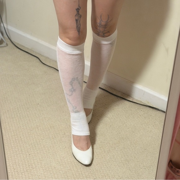 Vintage 90s Salvatore Ferragamo White Leather Pumps - Picture 4 of 11